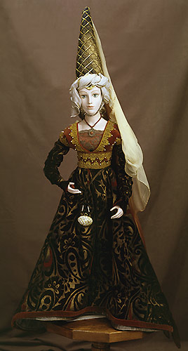 Фарфоровая кукла в костюме эпохи бургундской моды