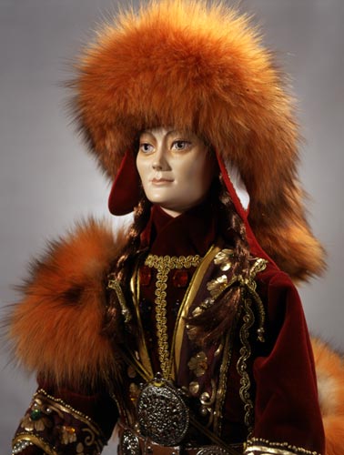 Фарфоровая кукла «Юный Чингис-хан» (фрагмент)
