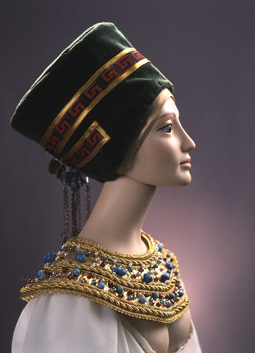 Фарфоровая кукла «Нефертити» (фрагмент)