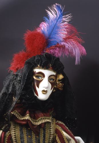 Фарфоровая кукла «Венецианские маски» (фрагмент)