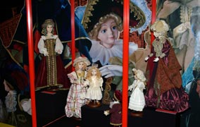 Выставка кукол Олины Вентцель Маскарад в Пушкинском